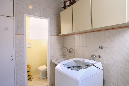 Apartamento à venda com 240m², 4 quartos e 2 vagas Apartamento à venda com 240m², 4 quartos e 2 vagasÁrea de Serviço