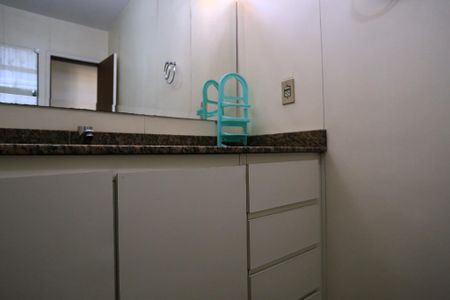 Apartamento à venda com 240m², 4 quartos e 2 vagas Apartamento à venda com 240m², 4 quartos e 2 vagasBanheiro Social