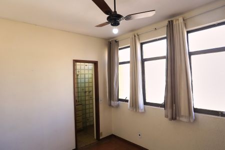 Apartamento à venda com 240m², 4 quartos e 2 vagas Apartamento à venda com 240m², 4 quartos e 2 vagasSuíte