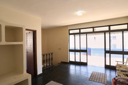 Apartamento à venda com 240m², 4 quartos e 2 vagas Apartamento à venda com 240m², 4 quartos e 2 vagasSala de TV