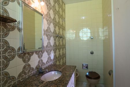 Apartamento à venda com 240m², 4 quartos e 2 vagas Apartamento à venda com 240m², 4 quartos e 2 vagasBanheiro da Suíte 1