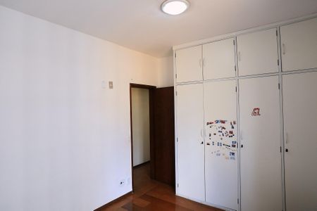 Apartamento à venda com 240m², 4 quartos e 2 vagas Apartamento à venda com 240m², 4 quartos e 2 vagasQuarto 2