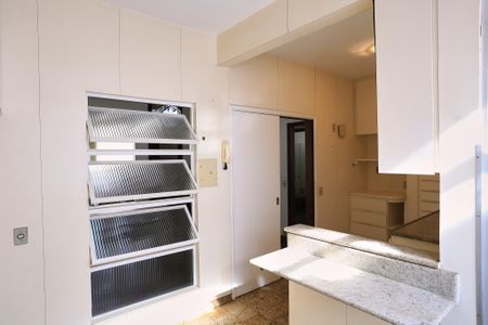 Apartamento à venda com 240m², 4 quartos e 2 vagas Apartamento à venda com 240m², 4 quartos e 2 vagasCozinha