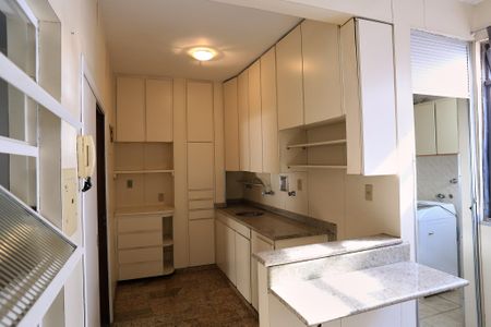Apartamento à venda com 240m², 4 quartos e 2 vagas Apartamento à venda com 240m², 4 quartos e 2 vagasCozinha