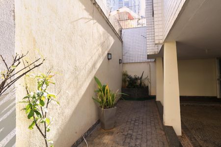 Apartamento à venda com 240m², 4 quartos e 2 vagas Apartamento à venda com 240m², 4 quartos e 2 vagasEntrada