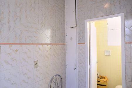 Apartamento à venda com 240m², 4 quartos e 2 vagas Apartamento à venda com 240m², 4 quartos e 2 vagasÁrea de Serviço