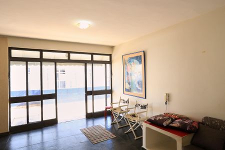 Apartamento à venda com 240m², 4 quartos e 2 vagas Apartamento à venda com 240m², 4 quartos e 2 vagasSala de TV