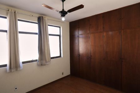 Apartamento à venda com 240m², 4 quartos e 2 vagas Apartamento à venda com 240m², 4 quartos e 2 vagasSuíte