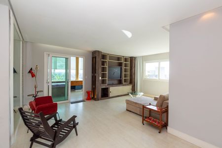 Casa para alugar com 220m², 3 quartos e 6 vagasSala