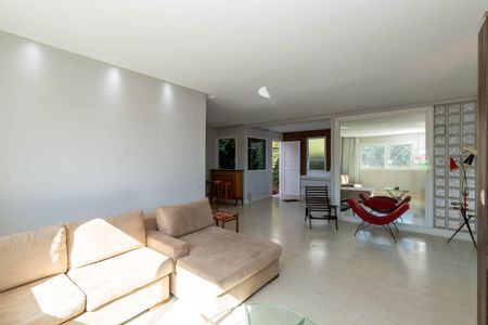 Casa para alugar com 220m², 3 quartos e 6 vagasSala