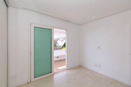 Casa para alugar com 220m², 3 quartos e 6 vagasQuarto