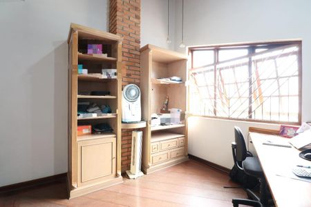 Casa à venda com 251m², 3 quartos e 3 vagasEscritório 