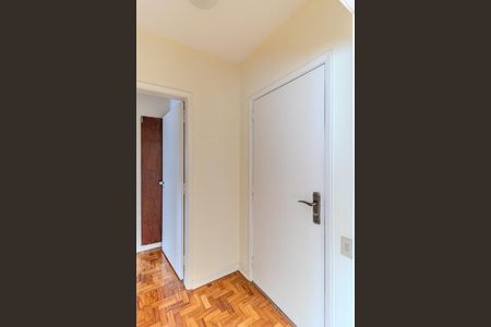 Corredor de Entrada de apartamento para alugar com 3 quartos, 120m² em Higienópolis, São Paulo