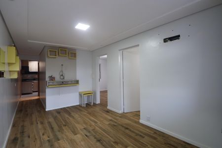 Sala de casa de condomínio à venda com 2 quartos, 50m² em Mato Grande, Canoas