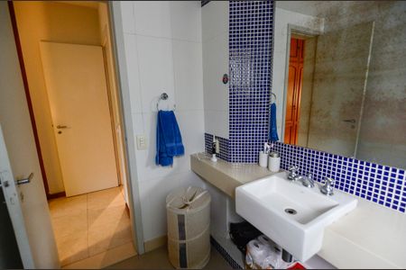 Apartamento à venda com 167m², 3 quartos e 2 vagasBanheiro da Suíte