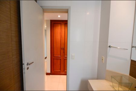 Apartamento à venda com 167m², 3 quartos e 2 vagasBanheiro Social