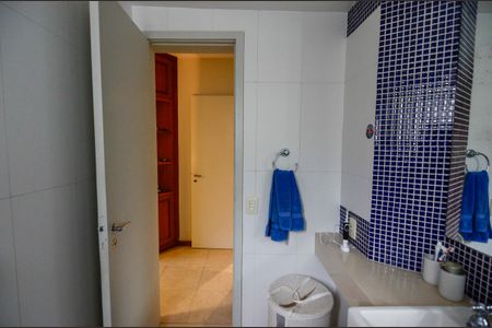 Apartamento à venda com 167m², 3 quartos e 2 vagasBanheiro da Suíte
