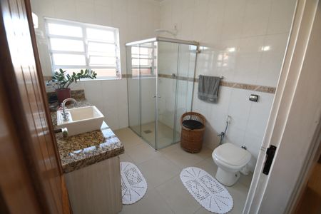 Casa à venda com 207m², 4 quartos e 2 vagasBanheiro 2