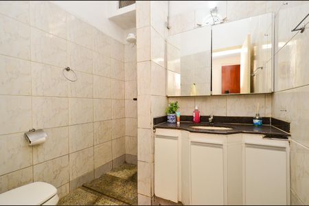 Casa à venda com 170m², 4 quartos e 3 vagas Casa à venda com 170m², 4 quartos e 3 vagasBanheiro Social