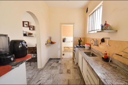 Casa à venda com 170m², 4 quartos e 3 vagas Casa à venda com 170m², 4 quartos e 3 vagasCozinha