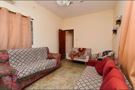 Sala de casa à venda com 4 quartos, 170m² em Sagrada Família, Belo Horizonte