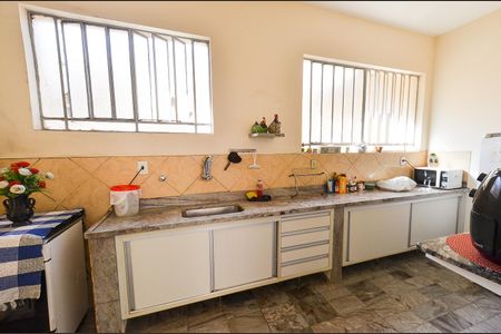 Casa à venda com 170m², 4 quartos e 3 vagas Casa à venda com 170m², 4 quartos e 3 vagasCozinha