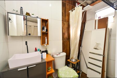 Casa à venda com 170m², 4 quartos e 3 vagas Casa à venda com 170m², 4 quartos e 3 vagasBanheiro Suite