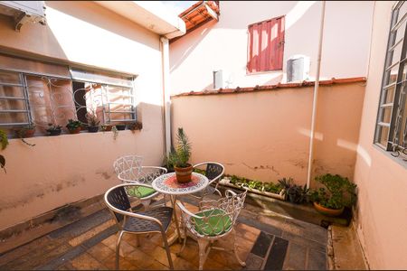 Casa à venda com 170m², 4 quartos e 3 vagas Casa à venda com 170m², 4 quartos e 3 vagasÁrea externa