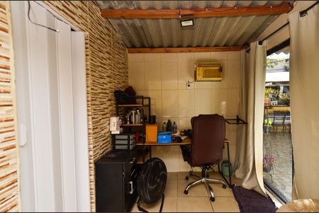 Casa à venda com 170m², 4 quartos e 3 vagas Casa à venda com 170m², 4 quartos e 3 vagasSuite