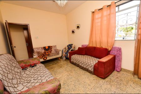 Sala de casa à venda com 4 quartos, 170m² em Sagrada Família, Belo Horizonte