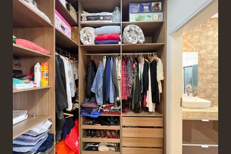 Casa de condomínio para alugar com 260m², 3 quartos e 4 vagas Casa de condomínio para alugar com 260m², 3 quartos e 4 vagasCloset da suíte 3