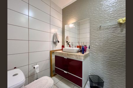 Casa de condomínio para alugar com 260m², 3 quartos e 4 vagas Casa de condomínio para alugar com 260m², 3 quartos e 4 vagasBanheiro da Suíte 2