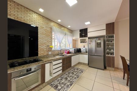 Casa de condomínio para alugar com 260m², 3 quartos e 4 vagas Casa de condomínio para alugar com 260m², 3 quartos e 4 vagasCozinha