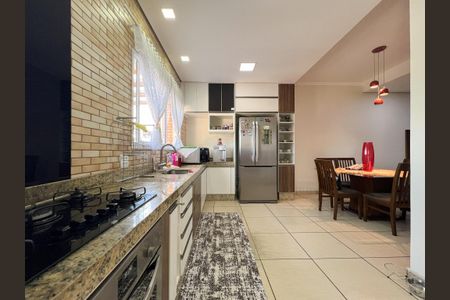 Casa de condomínio para alugar com 260m², 3 quartos e 4 vagas Casa de condomínio para alugar com 260m², 3 quartos e 4 vagasCozinha