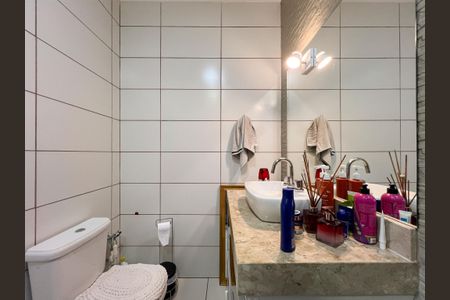 Casa de condomínio para alugar com 260m², 3 quartos e 4 vagas Casa de condomínio para alugar com 260m², 3 quartos e 4 vagasBanheiro da Suíte 2