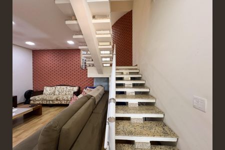 Casa de condomínio para alugar com 260m², 3 quartos e 4 vagas Casa de condomínio para alugar com 260m², 3 quartos e 4 vagasEscada