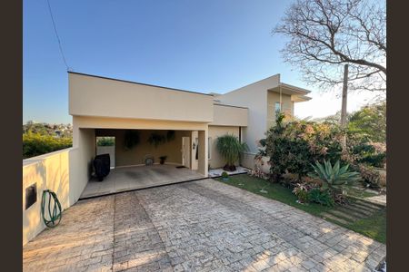 Casa de condomínio para alugar com 260m², 3 quartos e 4 vagas Casa de condomínio para alugar com 260m², 3 quartos e 4 vagasFachada