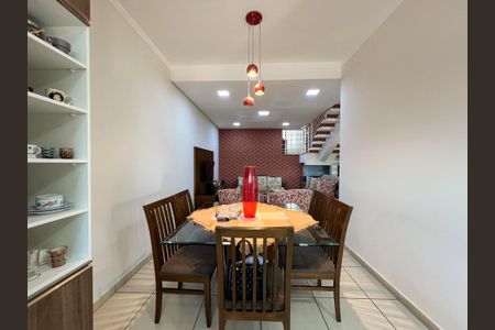 Casa de condomínio para alugar com 260m², 3 quartos e 4 vagas Casa de condomínio para alugar com 260m², 3 quartos e 4 vagasSala de Jantar 1