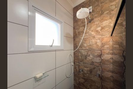 Casa de condomínio para alugar com 260m², 3 quartos e 4 vagas Casa de condomínio para alugar com 260m², 3 quartos e 4 vagasBanheiro da Suíte 1