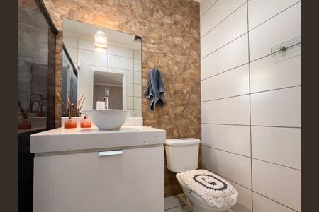 Casa de condomínio para alugar com 260m², 3 quartos e 4 vagas Casa de condomínio para alugar com 260m², 3 quartos e 4 vagasBanheiro da Suíte 1