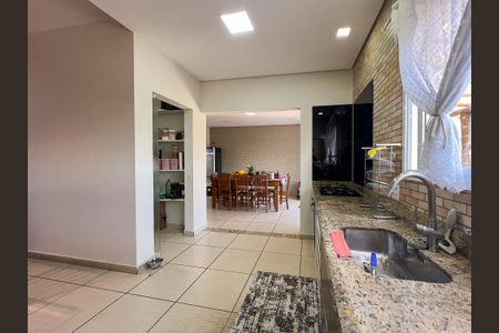 Casa de condomínio para alugar com 260m², 3 quartos e 4 vagas Casa de condomínio para alugar com 260m², 3 quartos e 4 vagasCozinha