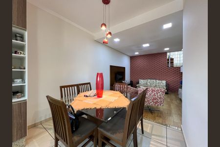 Casa de condomínio para alugar com 260m², 3 quartos e 4 vagas Casa de condomínio para alugar com 260m², 3 quartos e 4 vagasSala de Jantar 1