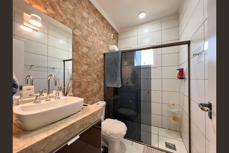 Casa de condomínio para alugar com 260m², 3 quartos e 4 vagas Casa de condomínio para alugar com 260m², 3 quartos e 4 vagasBanheiro da Suíte 3