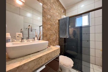 Casa de condomínio para alugar com 260m², 3 quartos e 4 vagas Casa de condomínio para alugar com 260m², 3 quartos e 4 vagasBanheiro da Suíte 3