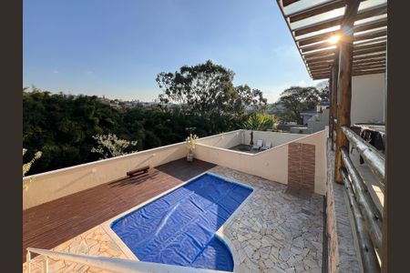 Casa de condomínio para alugar com 260m², 3 quartos e 4 vagas Casa de condomínio para alugar com 260m², 3 quartos e 4 vagasPiscina
