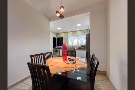 Casa de condomínio para alugar com 260m², 3 quartos e 4 vagas Casa de condomínio para alugar com 260m², 3 quartos e 4 vagasSala de Jantar 1