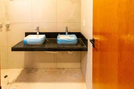 Casa à venda com 120m², 3 quartos e 2 vagasBanheiro da Suíte 01