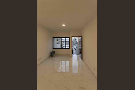 Casa à venda com 120m², 3 quartos e 2 vagasSala