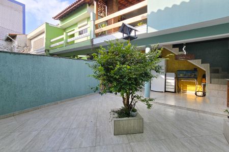 Casa à venda com 196m², 3 quartos e 2 vagasÁrea - Churrasqueira