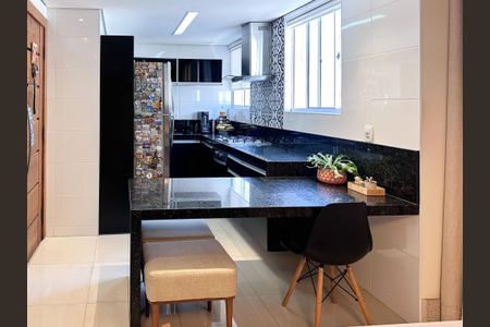 Apartamento à venda com 130m², 2 quartos e 2 vagas Apartamento à venda com 130m², 2 quartos e 2 vagasCozinha